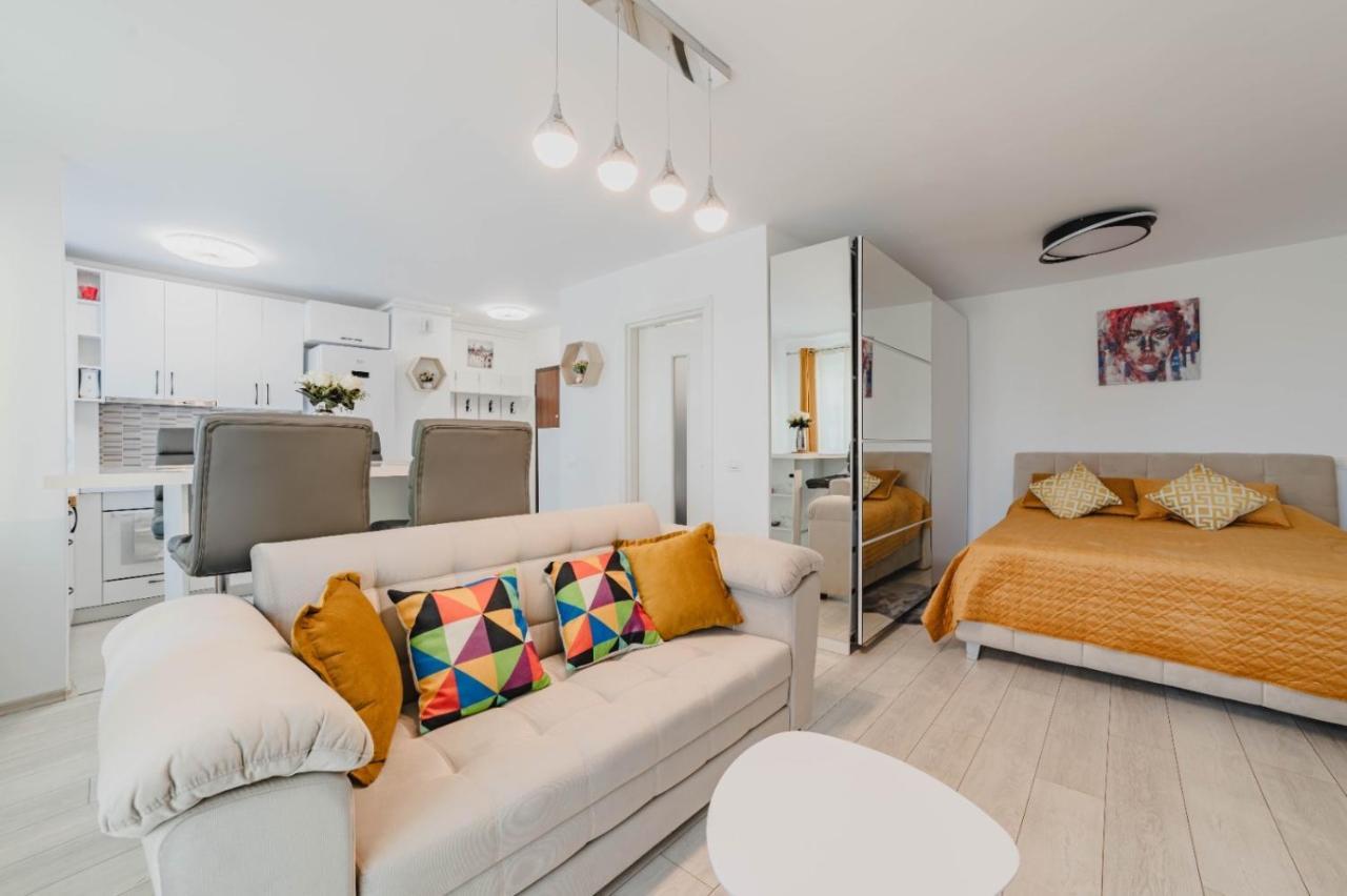 Masterpiece Studio- Free Parking, Wi-Fi, Netflix Brasov Exterior photo