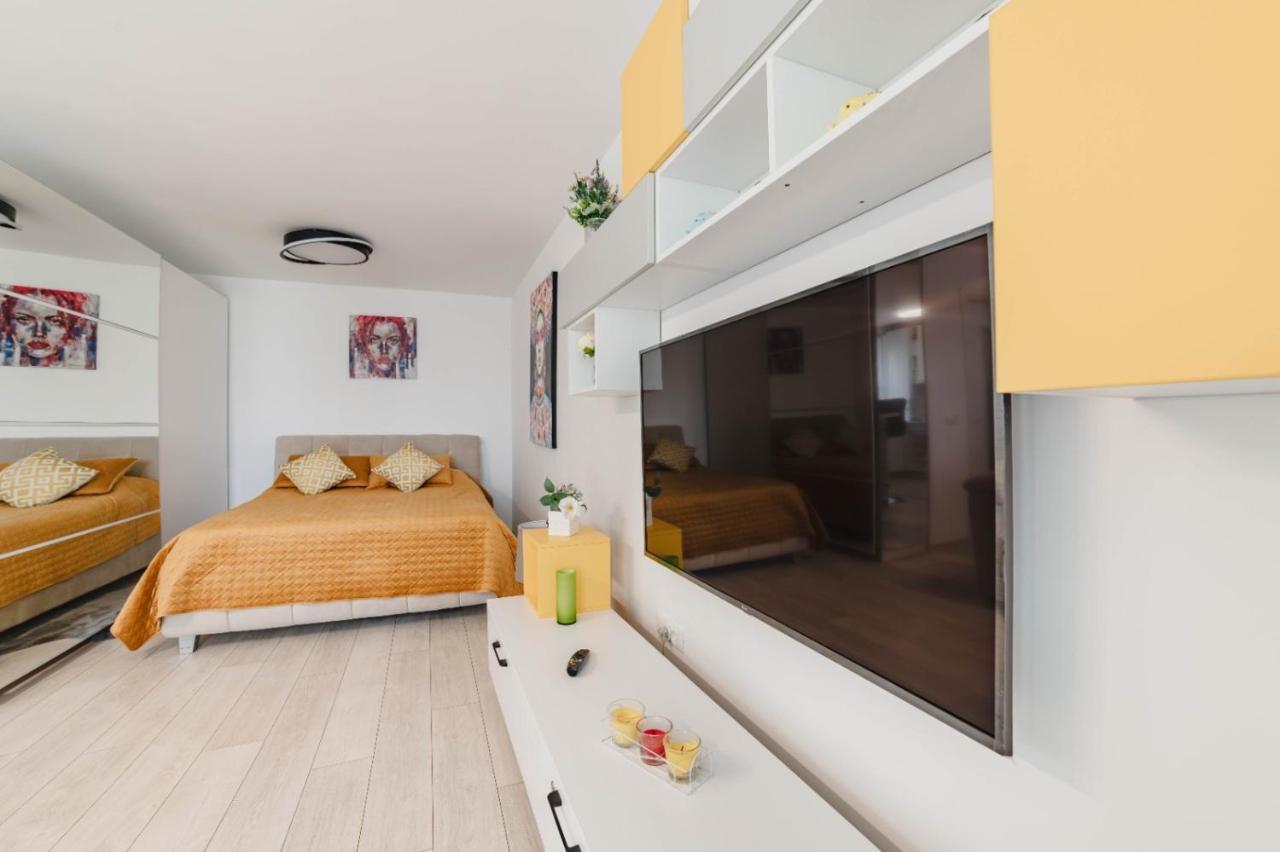 Masterpiece Studio- Free Parking, Wi-Fi, Netflix Brasov Exterior photo